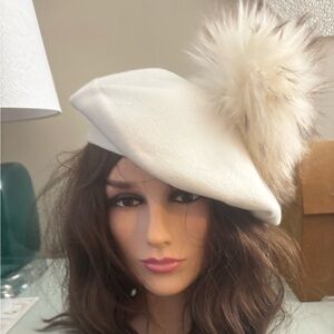 Chic White Knit Beret with Fur Pompom